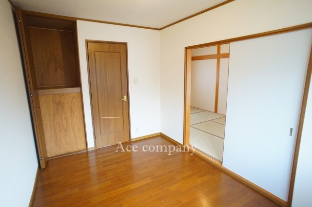 【子供部屋】 | 東大阪市長栄寺 | 【3階：洋室6帖】2ドア1ルーム♪生活スタイルで変更可能、各部屋に廊下へのドア完備で、独立したお部屋としてもご使用できます♪