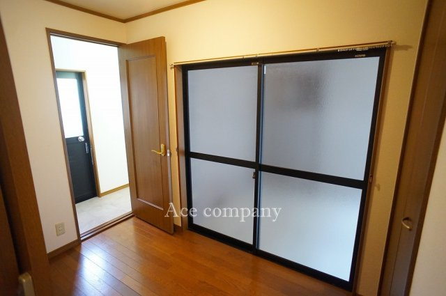 【内装】 | 東大阪市長栄寺 | 【1階：洋室3帖】多目的にご使用可能なお部屋♪部屋干しスペース、趣味の部屋、収納部屋等に♪