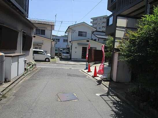 【前面道路含む現地写真】