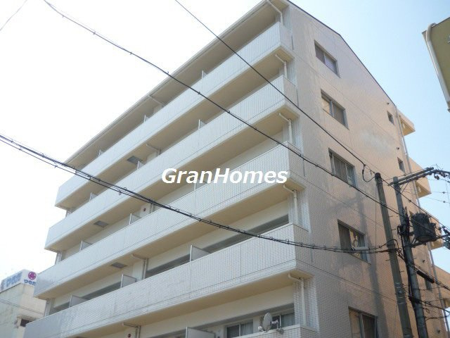 マンション西駅前の外観