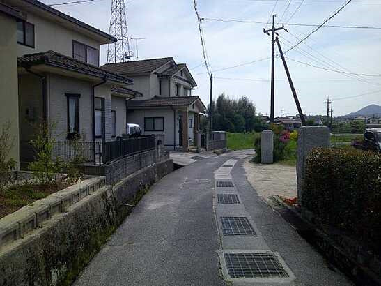 【前面道路含む現地写真】