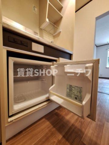 メゾン８８の設備|キッチンに冷蔵庫が付いてます。