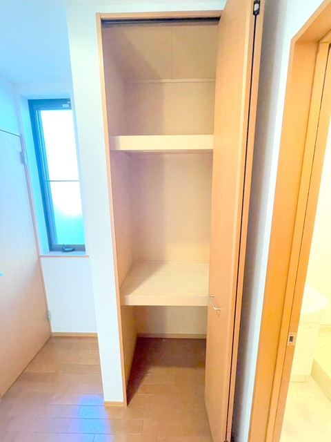 フォレスト代々木Ａの収納|★階段横にも収納あります★