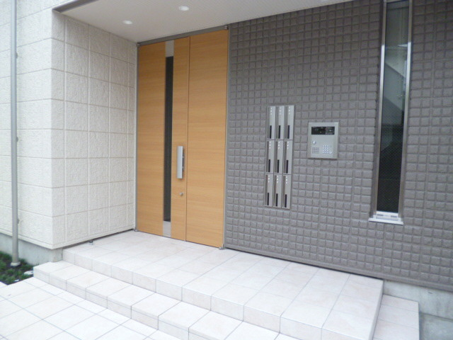 メゾン白樺中野坂上S棟のエントランス|☆オートロック付きのエントランス☆