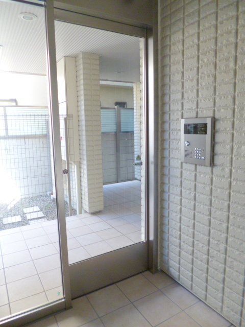 ゼファー田中のロビー|★オートロックで安心★