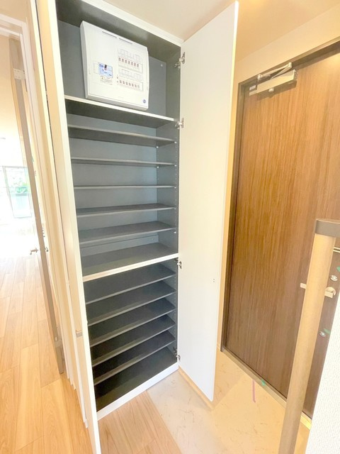 カトレアハイツの玄関