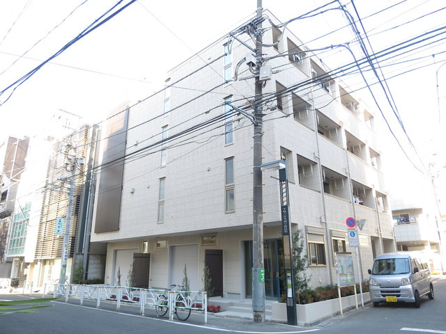 カーサ千駄ヶ谷の外観|★1階がコインランドリー、美容室です★