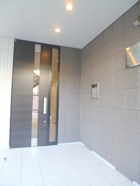 ラポール西新宿のエントランス|☆重厚感のあるオートロック☆