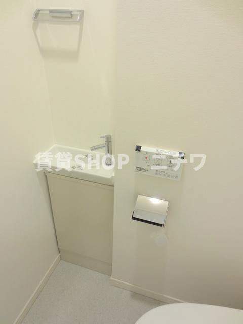 アトラス笹塚の内装|トイレ脇にもお手洗いがございます