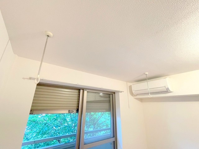 メゾン四季の設備|☆防犯シャッターや室内物干しフック☆エアコン完備★