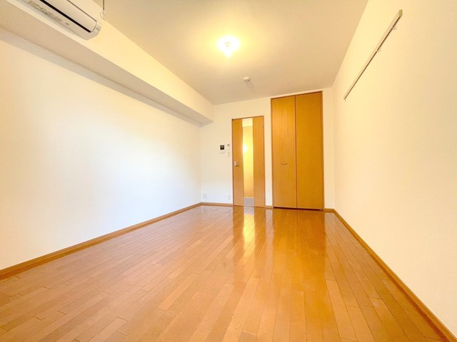 メゾン四季の寝室|★ひろびろ洋室７．２帖★