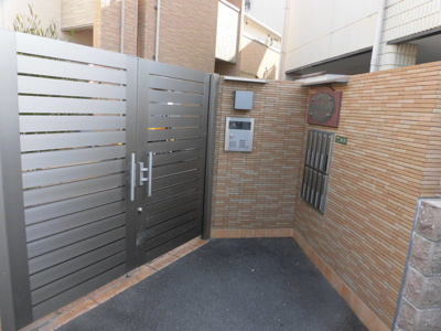 【エントランス】 | カームリートスィーム | マンションのエントランスです。