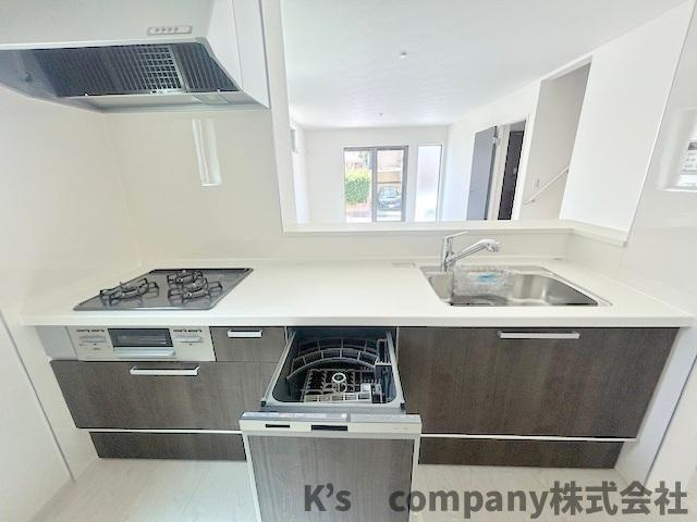 ◎茅ヶ崎市高田3丁目　新築戸建　2号棟◎のキッチン|食器洗い乾燥機付きで家事の時短にも役立ちます☆