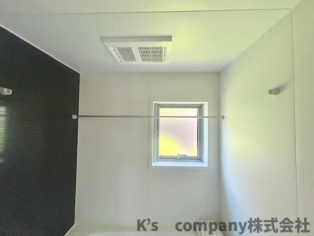 ◎茅ヶ崎市高田3丁目　新築戸建　2号棟◎の設備|長雨の続く時期の洗濯物の心配を解消できる浴室乾燥機付き☆