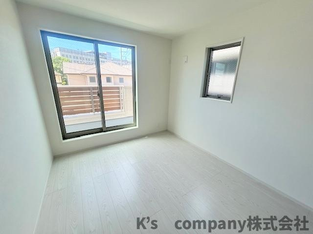 ◎茅ヶ崎市高田3丁目　新築戸建　2号棟◎の子供部屋|バルコニーに出られるお部屋洋室5.2帖◇