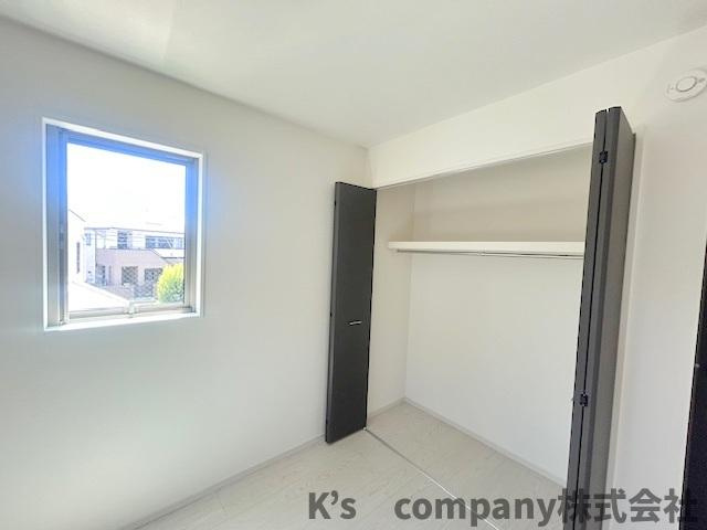 ◎茅ヶ崎市高田3丁目　新築戸建　2号棟◎の収納|洋室の収納スペース◇日用品や季節物のお洋服などの保管に便利です◇