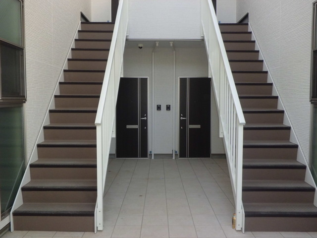 HCフラッツ青谷ガーデンのエントランス