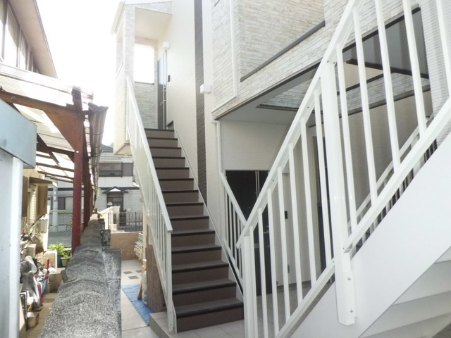 HCフラッツ青谷ガーデンのエントランス