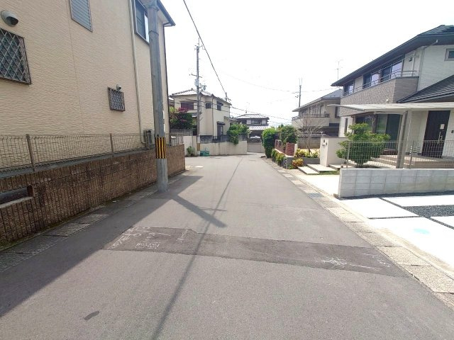 ◆ＺＥＨ水準省エネ住宅◆並列駐車２台可能◆大容量収納可能なＷＩＣ有り◆寺田深谷１期の前面道路含む現地写真|前道