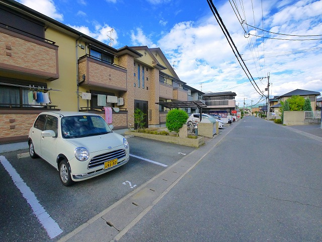 ローレンス西大寺の駐車場