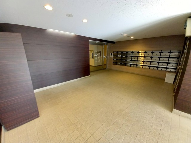 富士見坂住宅のロビー|★明るい広々したエントランス★