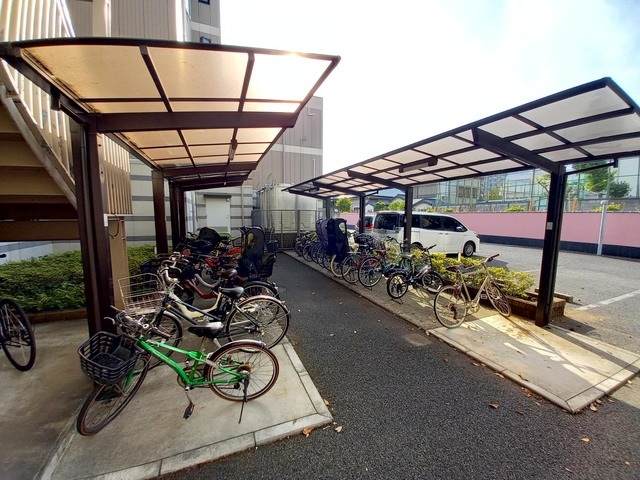 富士見坂住宅のその他共用部分|★屋根付き駐輪場は世帯２台★
