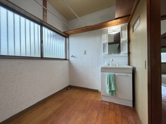 都城市山之口町富吉の中古一戸建の独立洗面台