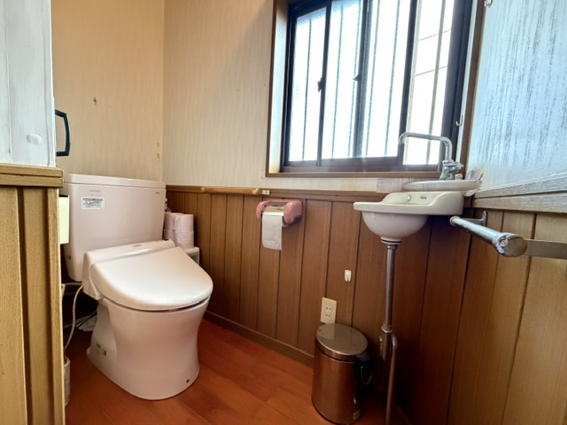 都城市山之口町富吉の中古一戸建のトイレ