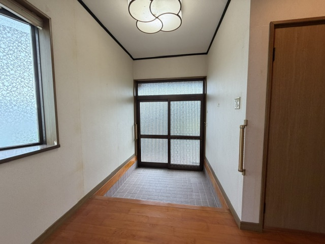 都城市山之口町富吉の中古一戸建の玄関