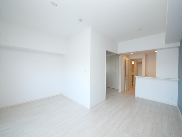 Alivis北梅田の居間・リビング