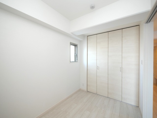 Alivis北梅田の洋室