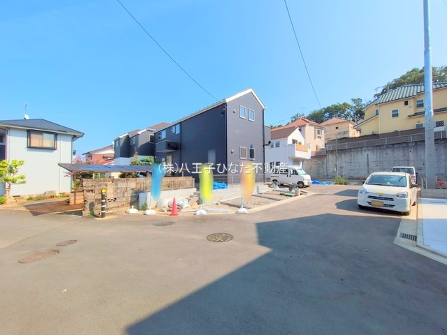 『八王子市新築戸建て』八王子市館町1477【仲介手数料無料】　４期の前面道路含む現地写真|～仲介手数料無料☆八王子ひなた不動産～八王子市館町　新築戸建て
