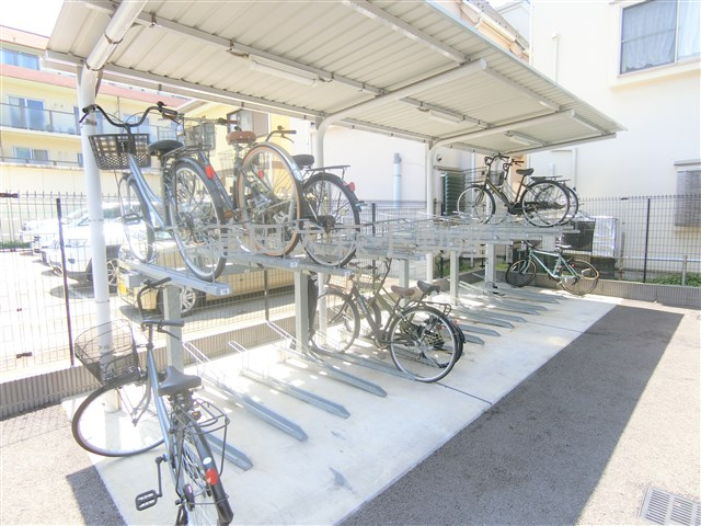 ARCOBALENO HANEDAアルコバレーノハネダのその他共用部分|屋根付きラック式の駐輪場　空き状況等詳細はお問合せください。
