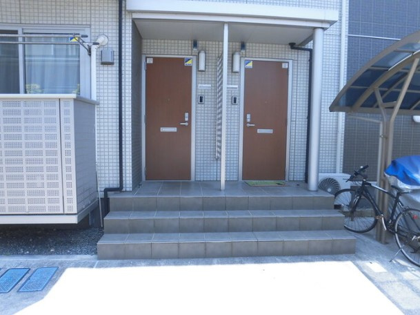プレミール広の玄関