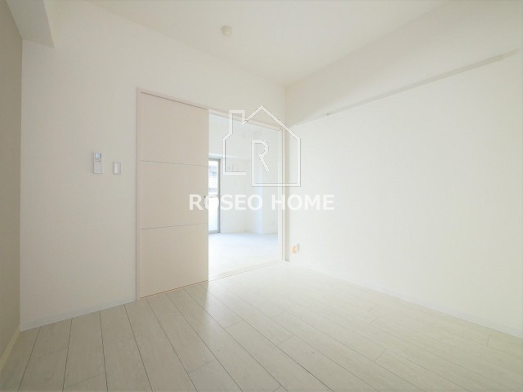 ノーブルスクエア新町の洋室