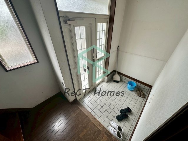 姫路市御立中二丁目中古戸建の玄関