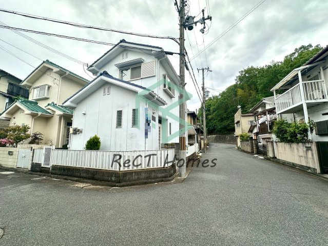 姫路市御立中二丁目中古戸建の前面道路含む現地写真
