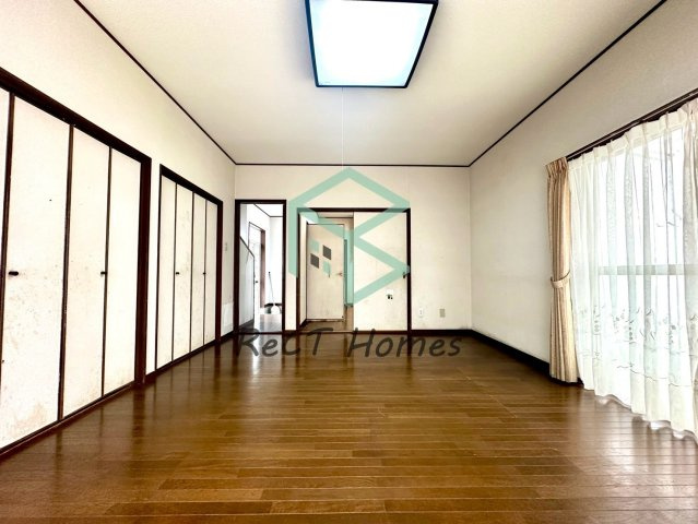 姫路市御立中二丁目中古戸建の居間・リビング