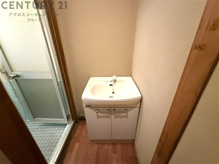 坂上アパートの独立洗面台