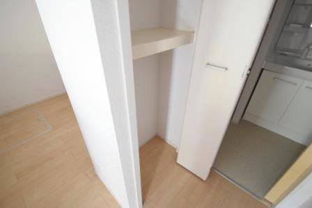 隼の収納|キッチン横の収納です
