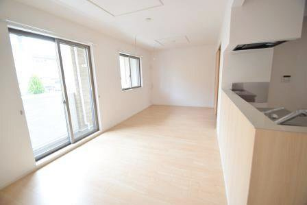 隼の居間・リビング|明るいリビングです