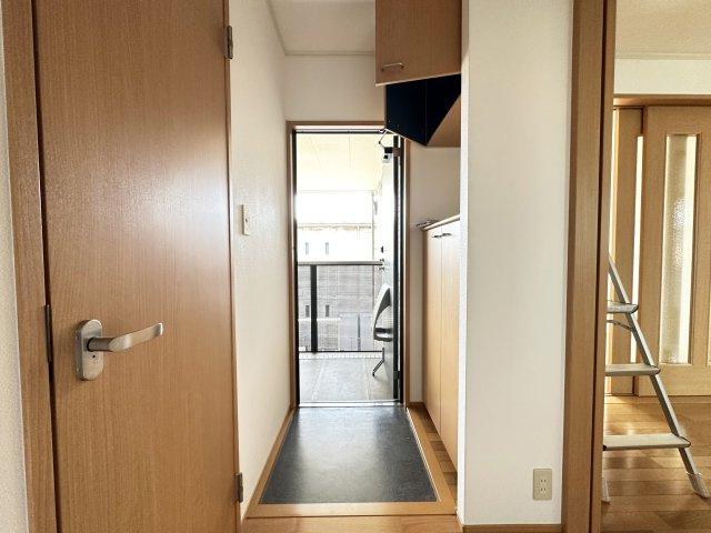 サンハイム C棟の玄関