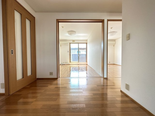 サンハイム C棟の居間・リビング