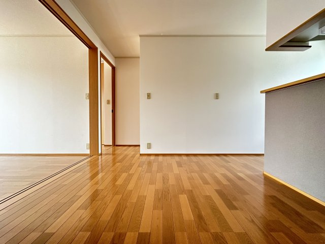 サンハイム C棟の居間・リビング