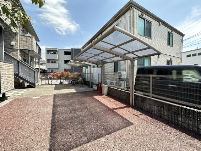 サンハイム C棟の駐車場