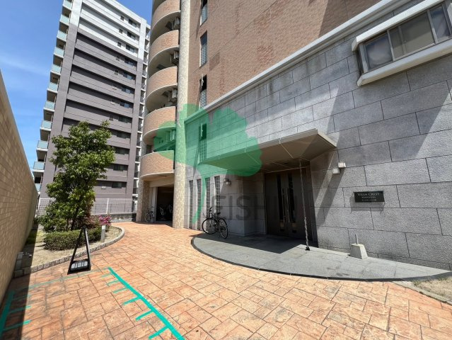ヴィラクレスト吉塚のエントランス