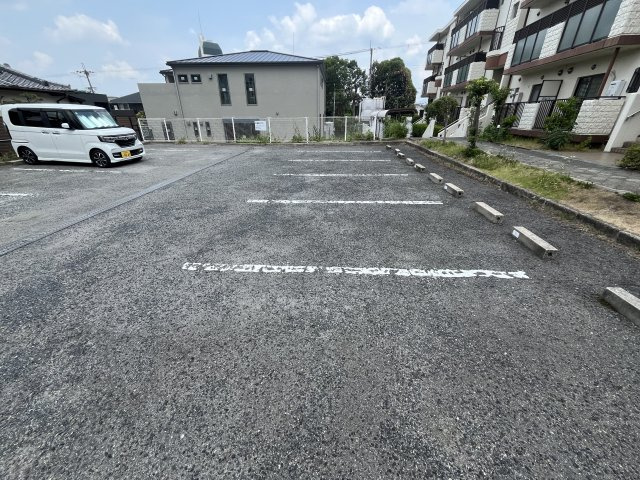 ファミールぴあ狭山の駐車場