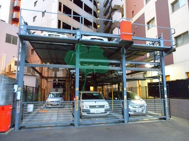 レジディア博多の駐車場