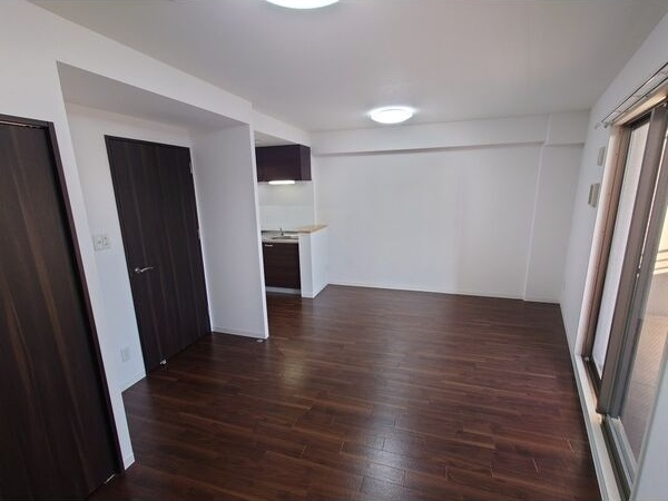 プラウランド名駅の居間・リビング