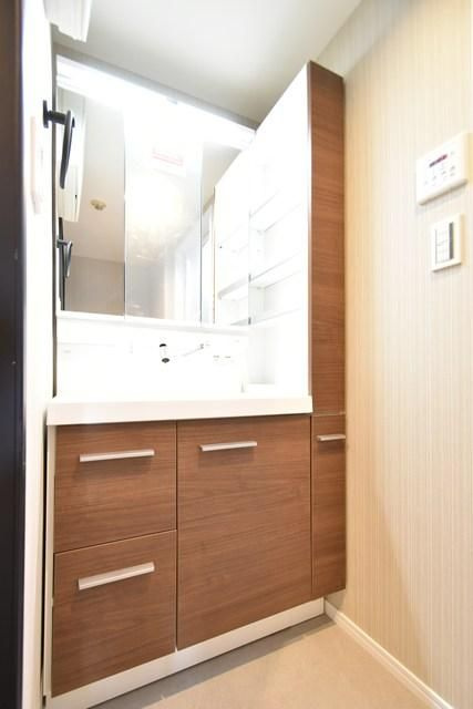 府中市是政５丁目の中古マンションの独立洗面台